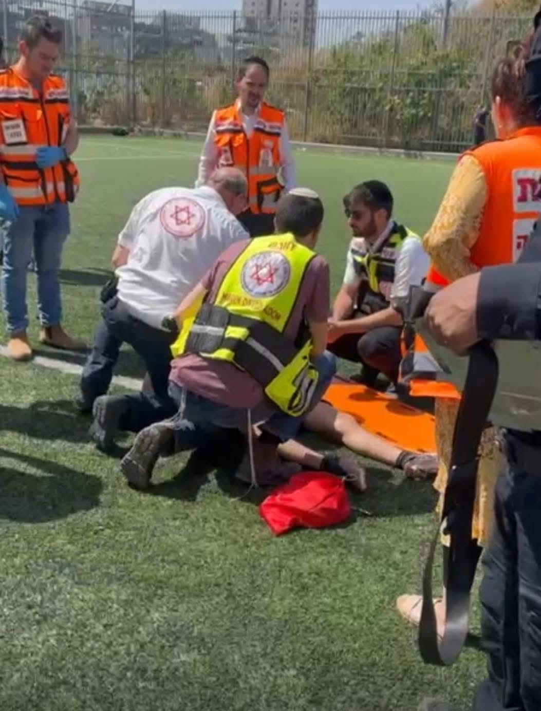 الاعتداء على طلاب  من ثانوية جلجولية خلال مباراة كرة قدم في مدرسة ثانوية في مدينة  اللد